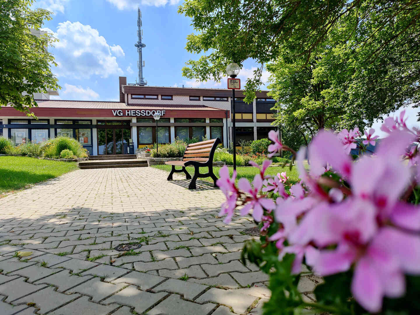 vg_hessdorf_rathaus_blumen_02ao-1440x1080